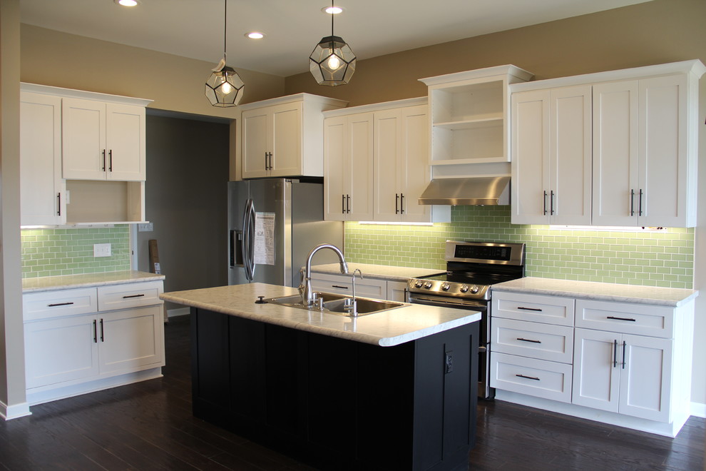 Transitional kitchen photo in Columbus