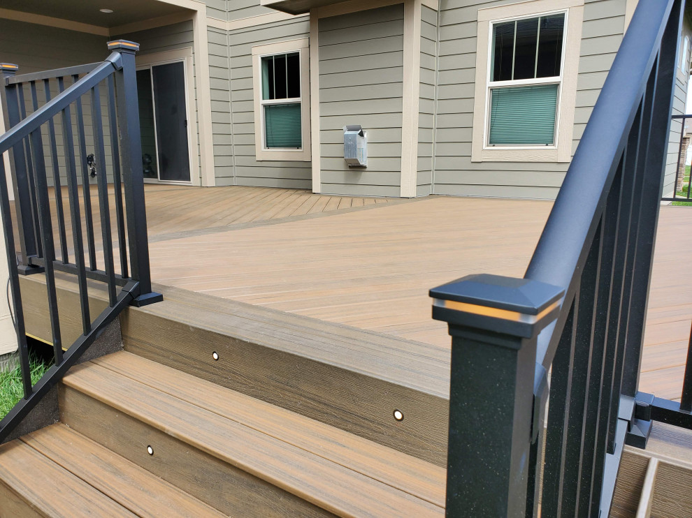 Deck - large courtyard ground level metal railing deck idea in Other with no cover