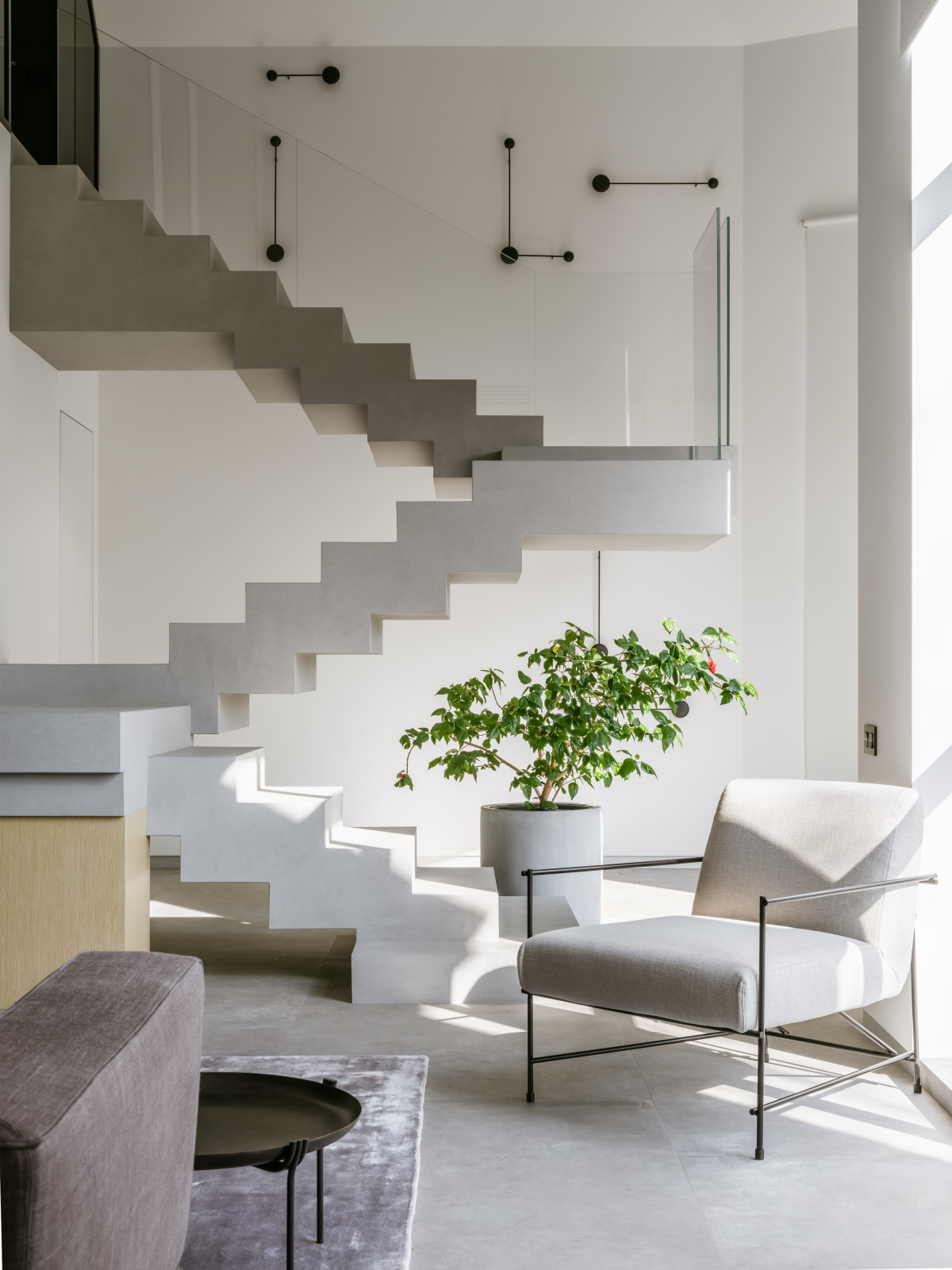 Дом с парящей лестницей