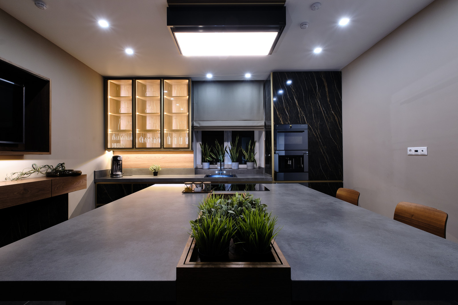 Современная кухня с керамическими фасадами