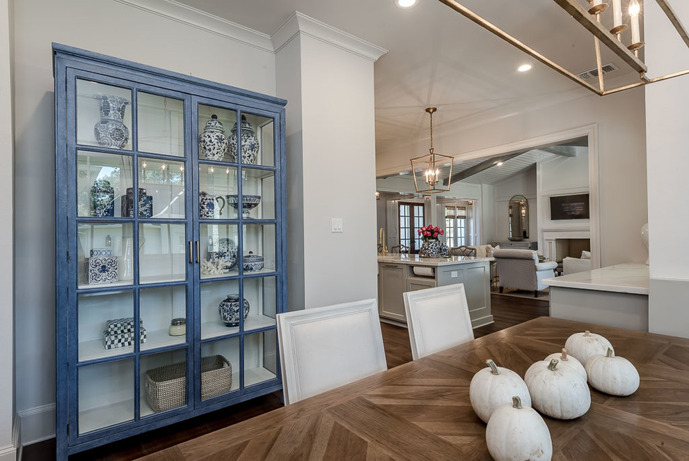 Inspiration for a transitional home design remodel in Austin