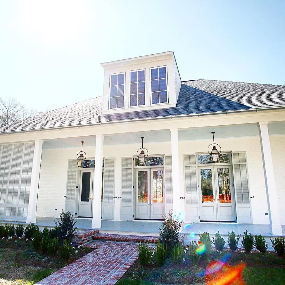 Home design - transitional home design idea in New Orleans