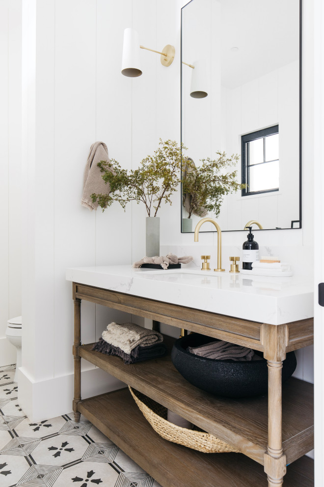 Transitional home design photo in Phoenix