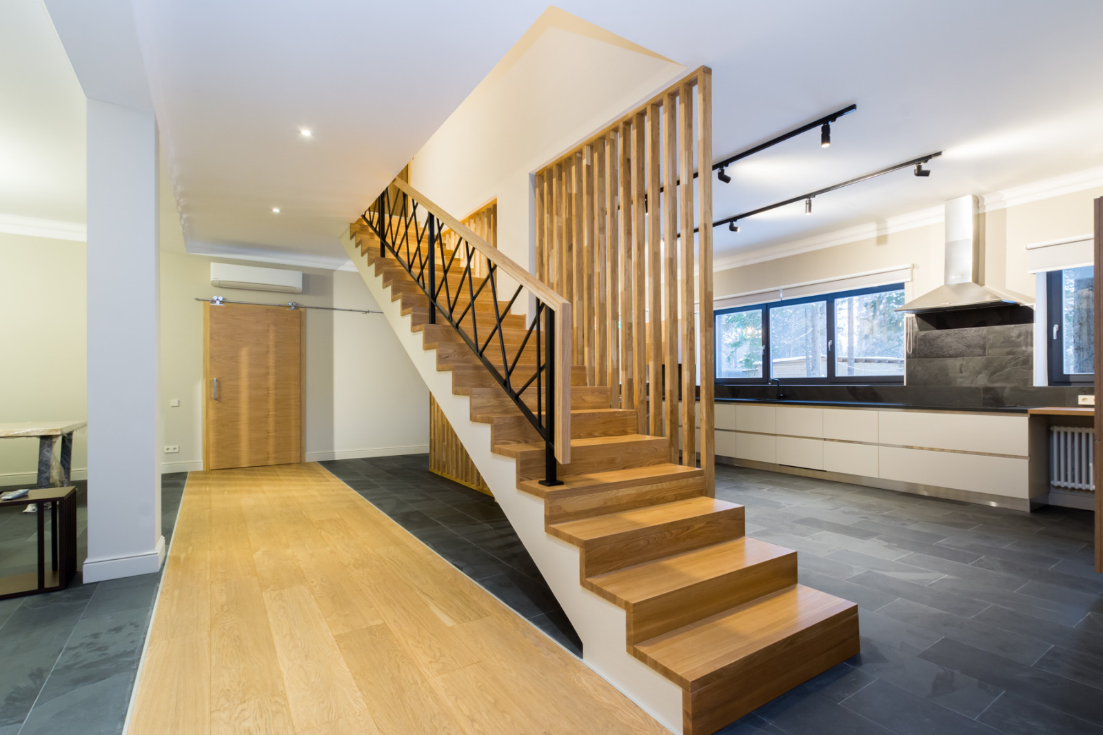 Ступени, перила и поручни