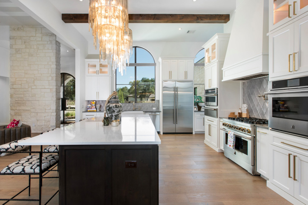 Transitional kitchen photo in Austin