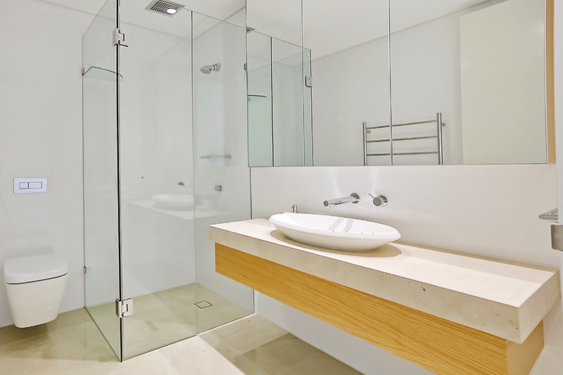 Inspiration for a contemporary bathroom in Sydney.