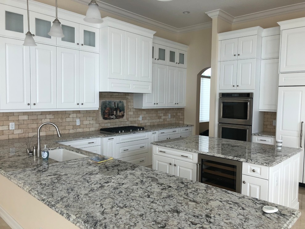 Large kitchen photo in Miami
