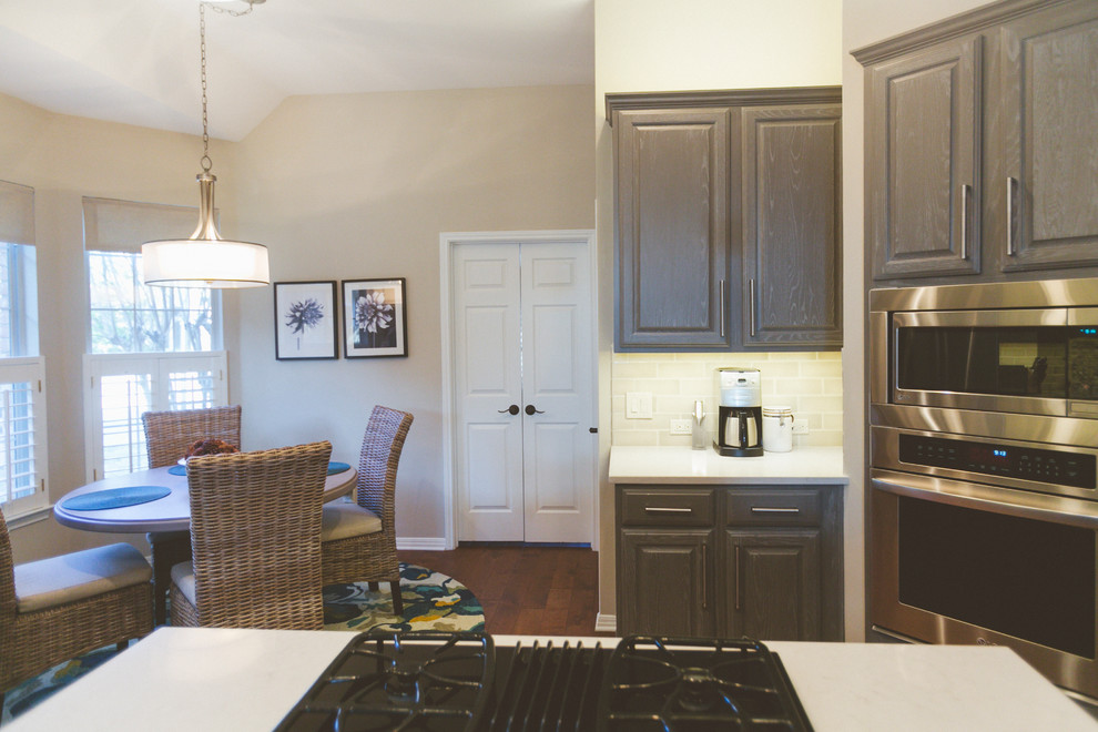 Transitional kitchen photo in Austin