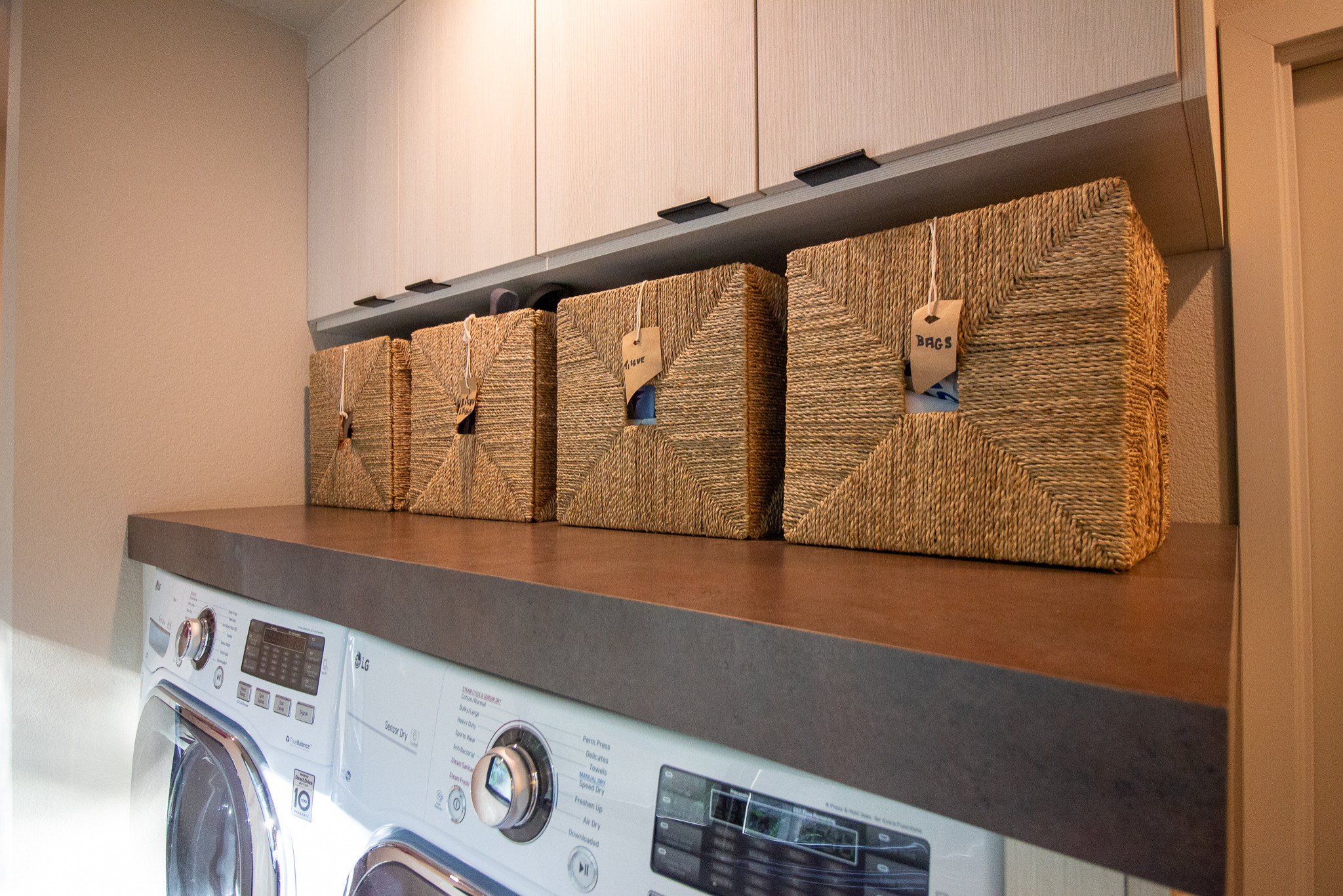 Contemporary Treehouse Laundry Room