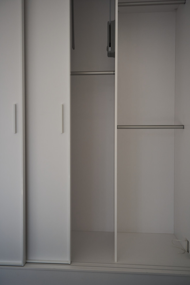 Белый шкаф-купе raumplus