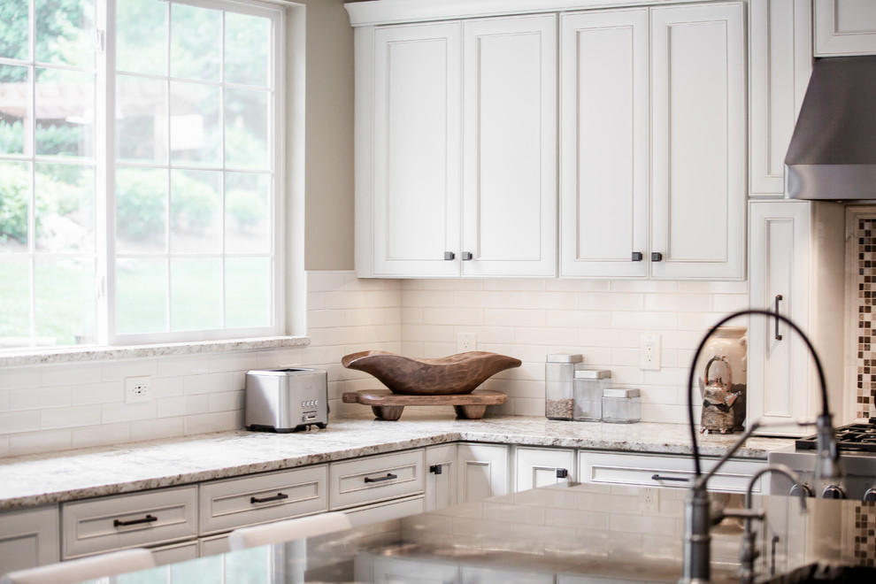 Kitchen - transitional kitchen idea in DC Metro