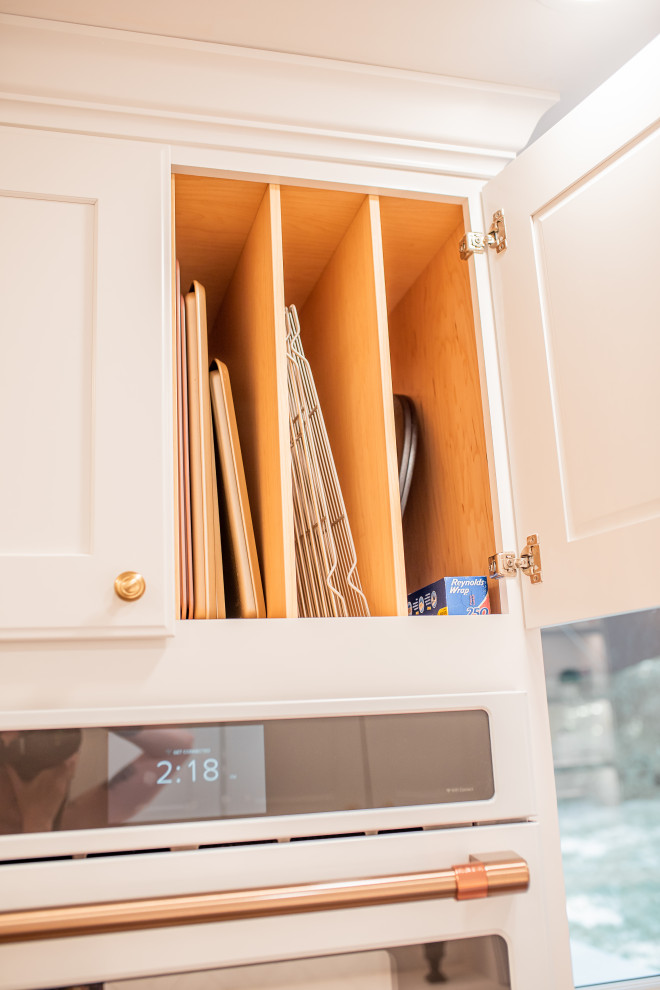 Example of a transitional kitchen design in Baltimore