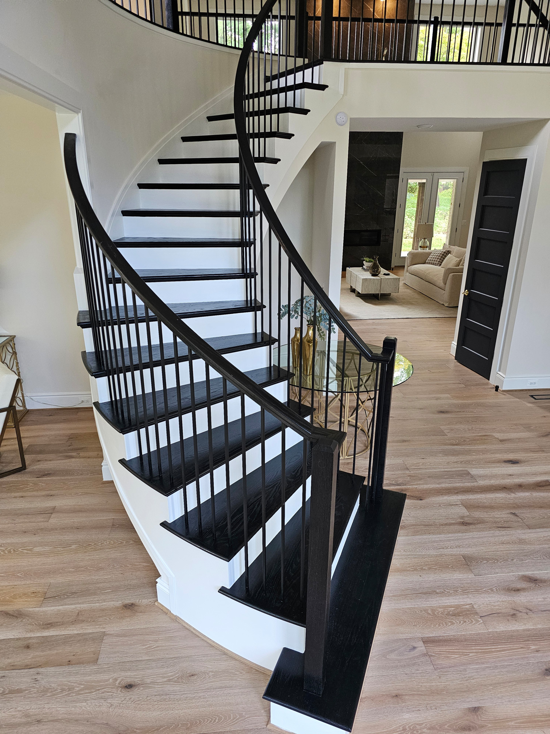 Elegant Curve Elevates Modern Design, Mclean, VA 22101
