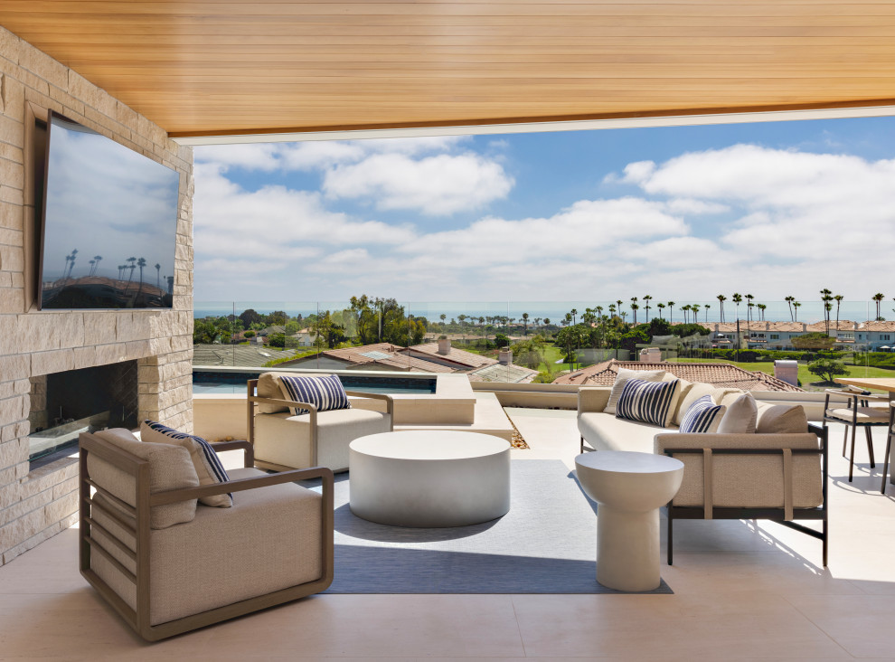 Transitional home design photo in Orange County