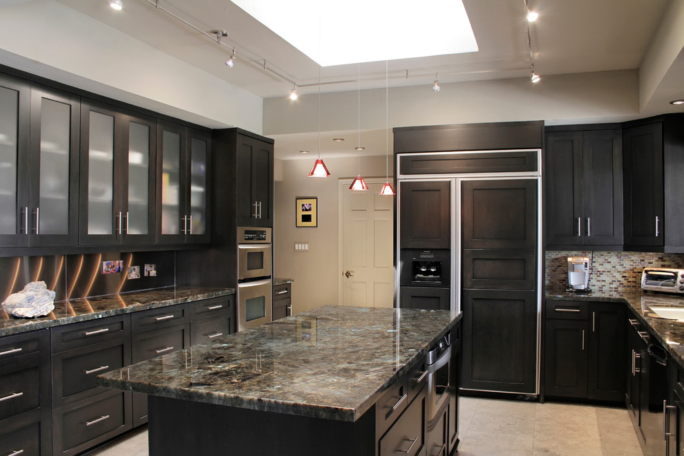 Design ideas for a mid-sized contemporary u-shaped separate kitchen in Phoenix with an undermount sink, black cabinets, granite benchtops, metallic splashback, metal splashback, stainless steel appliances, porcelain floors and with island.