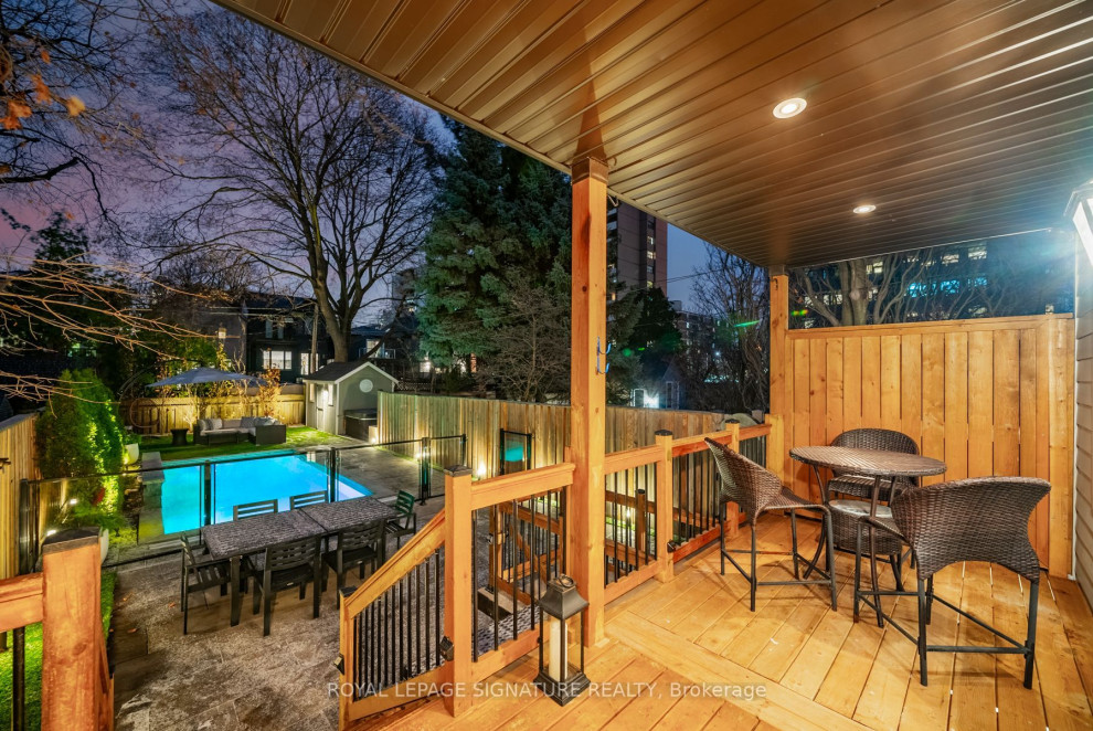 Example of a classic deck design in Toronto