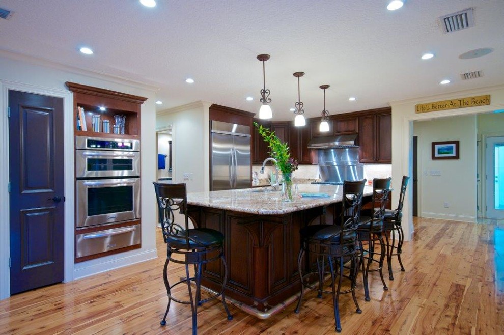 Inspiration for a transitional kitchen remodel in Jacksonville