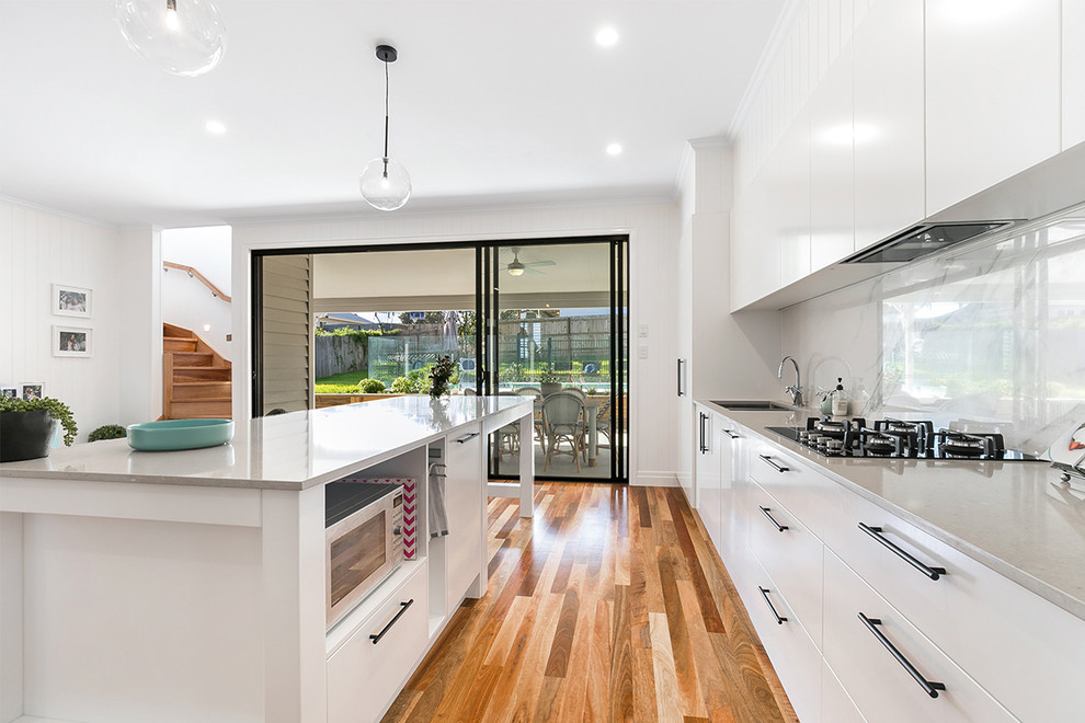 Inspiration for a transitional kitchen in Brisbane.