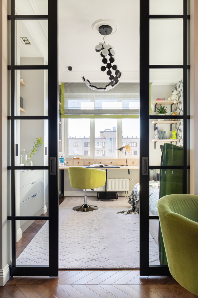 Ахроматика детской зоны с цветовыми акцентами