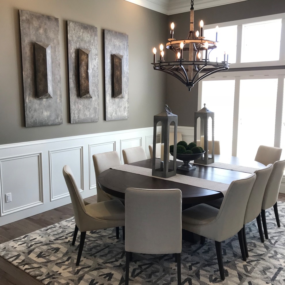 Dining room - transitional dining room idea in Chicago