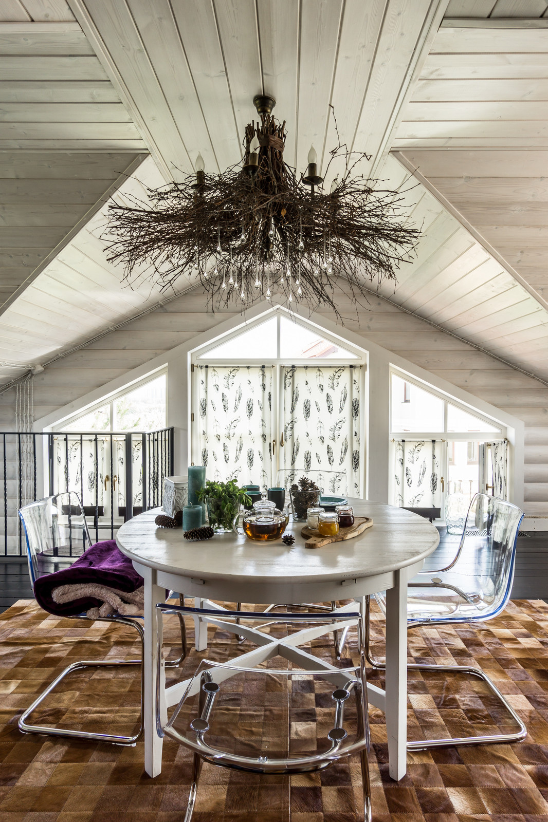 Черно-белая баня с яркими акцентами