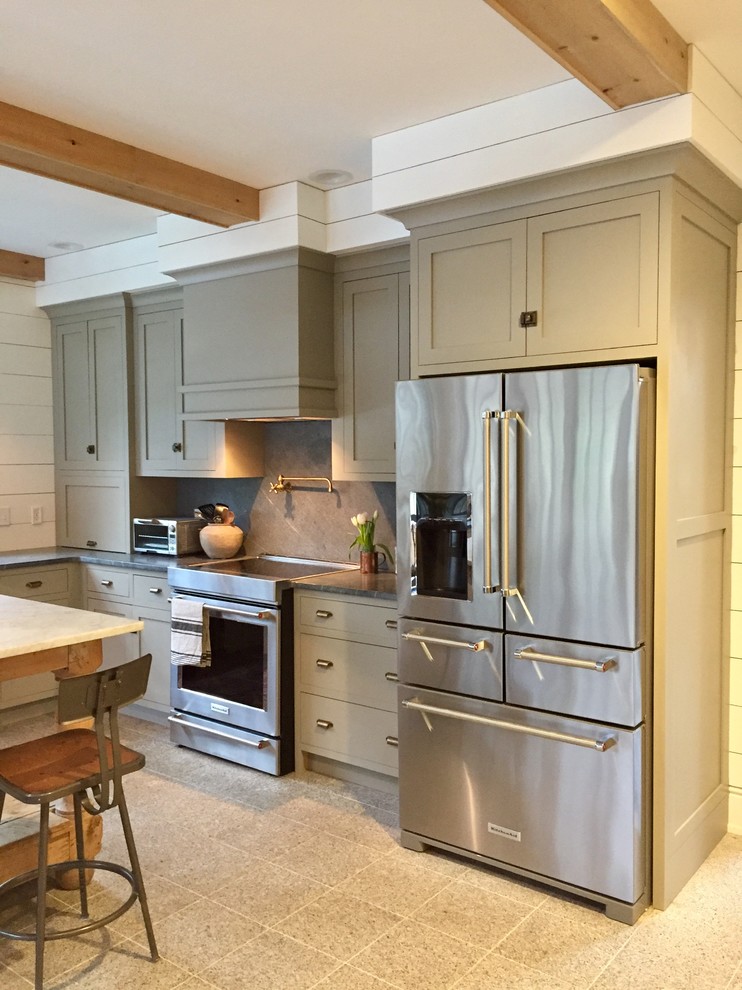 Kitchen - kitchen idea in Chicago