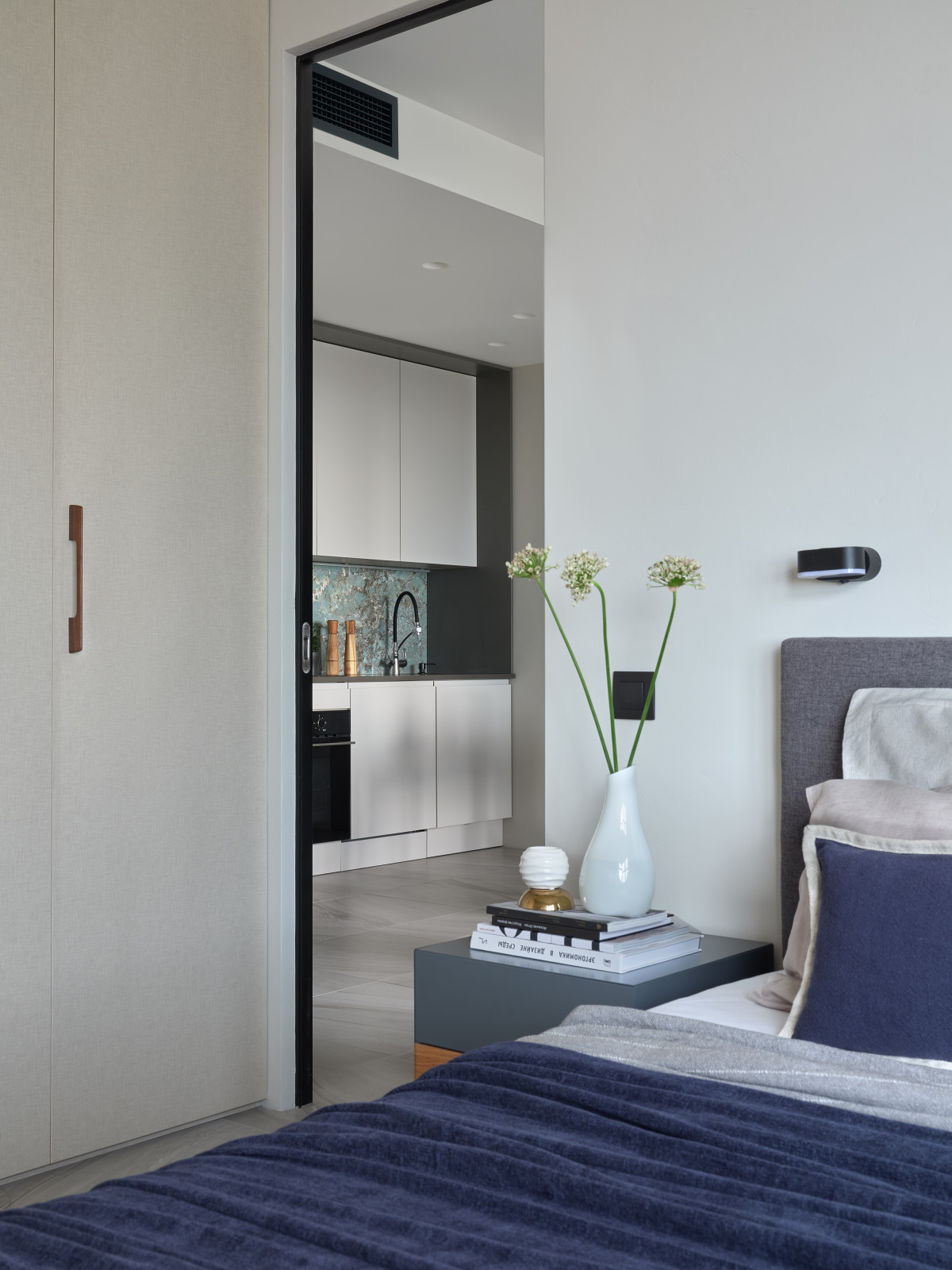 Аппартаменты на 35 этаже. Дизайнер Валерия Москалева. Публикация Elle Decoration