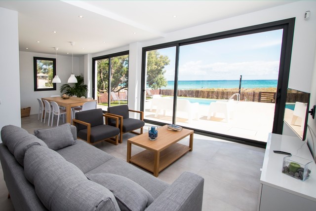 Apartamentos en Son Serra coastal-living-room
