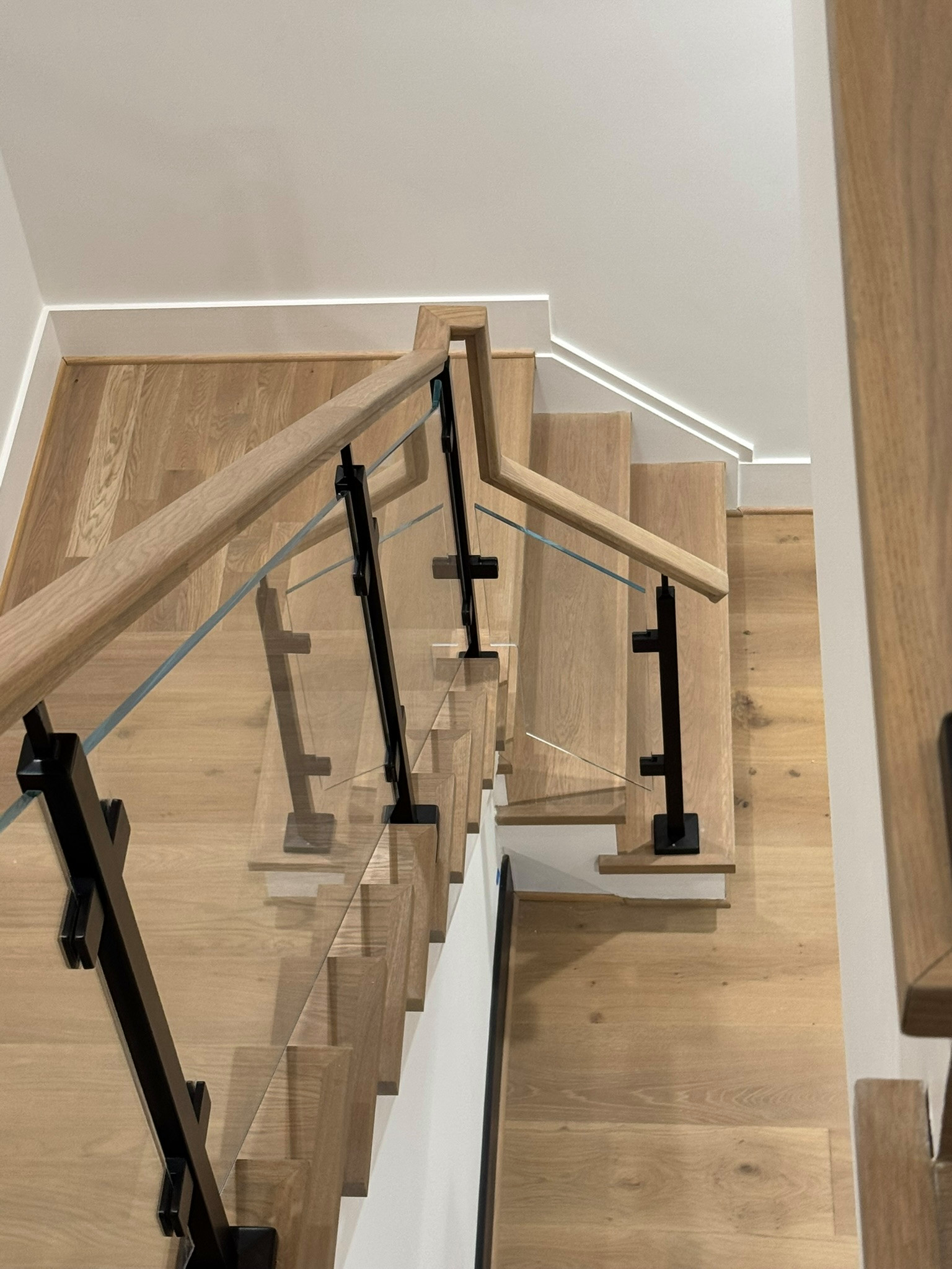 134_Modern White Oak Stair with Glass Balustrade, Vienna, VA 22180