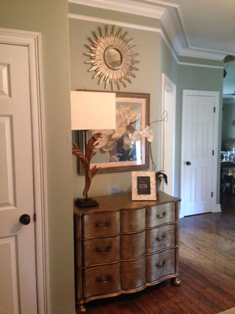 Example of a transitional entryway design in Jackson