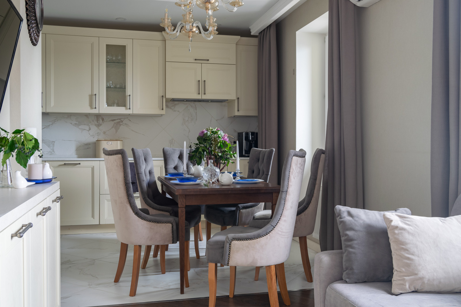 Светлая неоклассика в 3-х комнатной квартире для большой семьи с тремя детьми