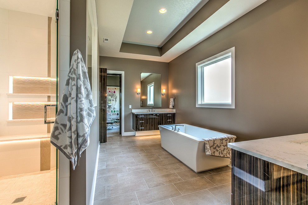 This is an example of a contemporary bathroom in Omaha.
