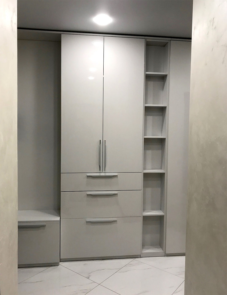 Глянцевый шкаф для прихожей