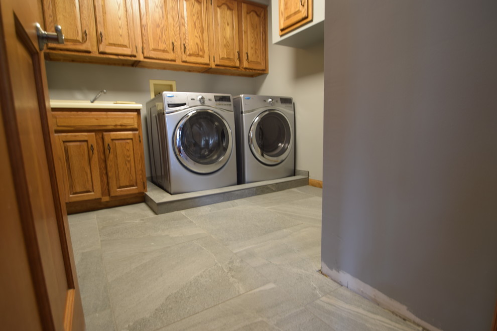 Laundry room - transitional laundry room idea