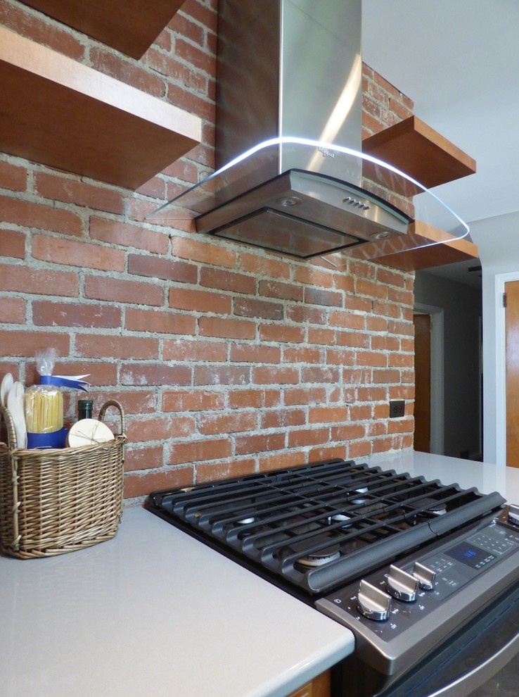 Transitional l-shaped porcelain tile eat-in kitchen photo with an undermount sink, recessed-panel cabinets, medium tone wood cabinets, quartz countertops, white backsplash, subway tile backsplash, stainless steel appliances and an island