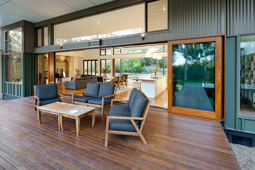 This is an example of a contemporary deck in Sunshine Coast.