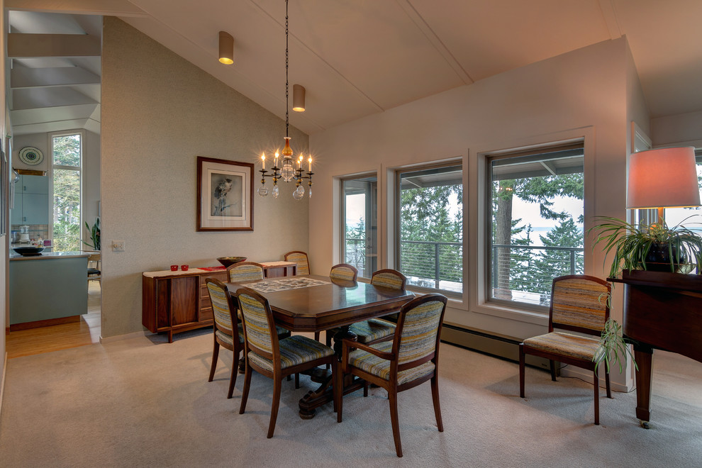Dining room - dining room idea in Seattle