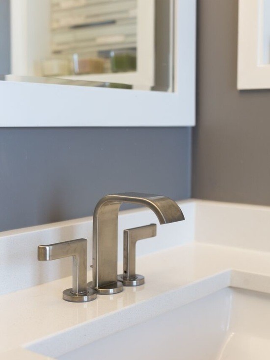 Example of a mid-sized minimalist master gray tile ceramic tile alcove bathtub design in Chicago with beaded inset cabinets, white cabinets, a two-piece toilet, gray walls, an undermount sink and marble countertops
