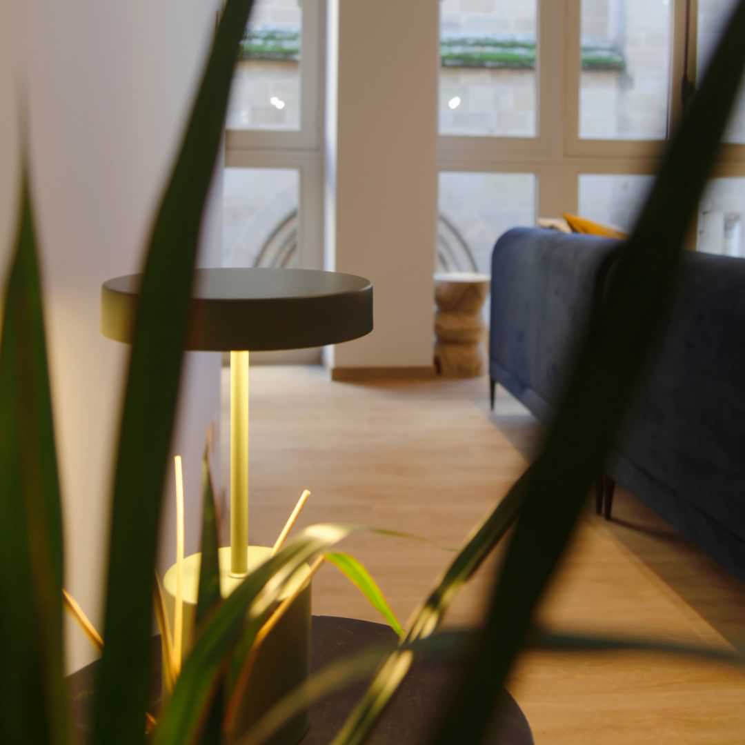 Example of a trendy living room design in Clermont-Ferrand