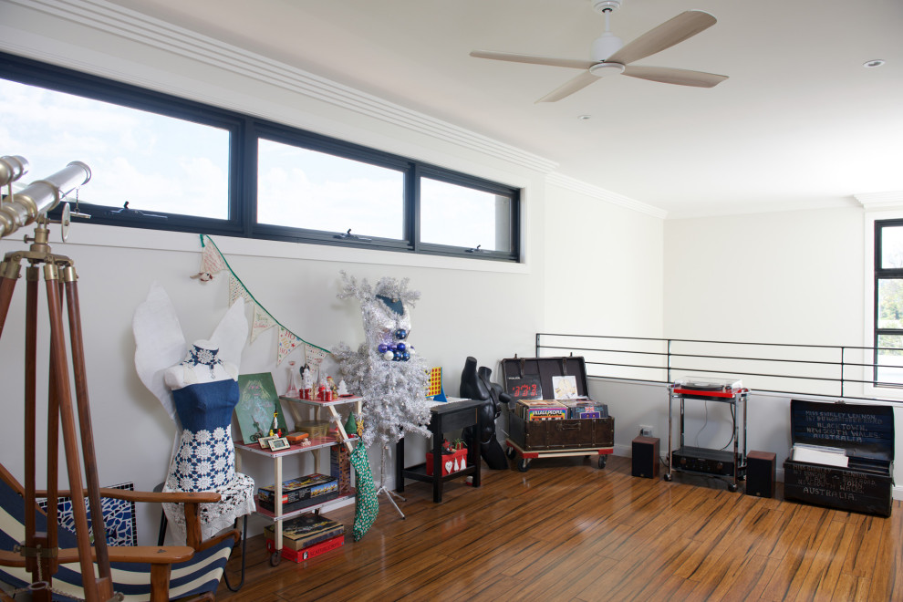 Photo of a traditional living room in Sydney.