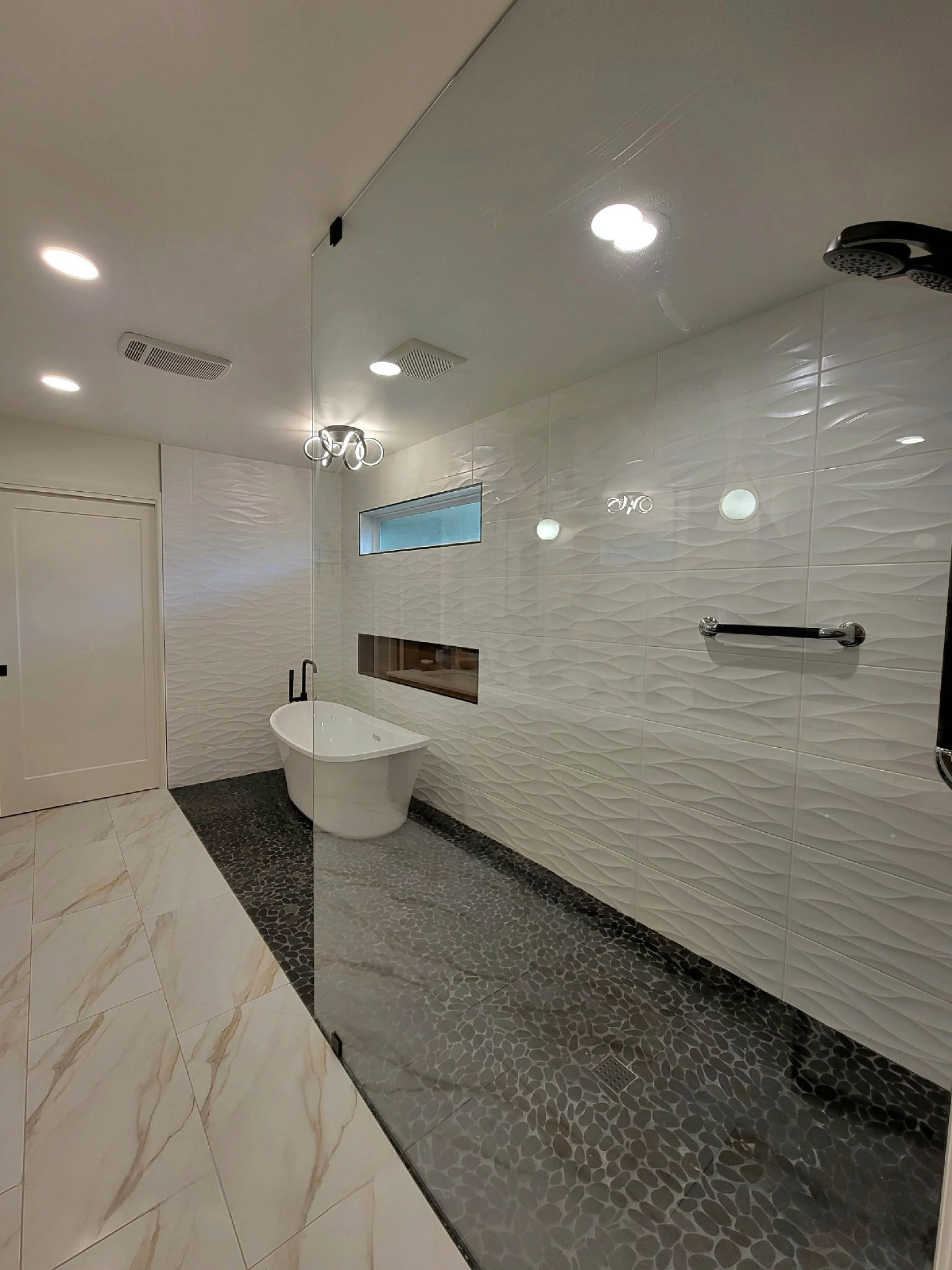 CONTEMPORARY MASTER BATHROOM WITH WALKING CLOSET