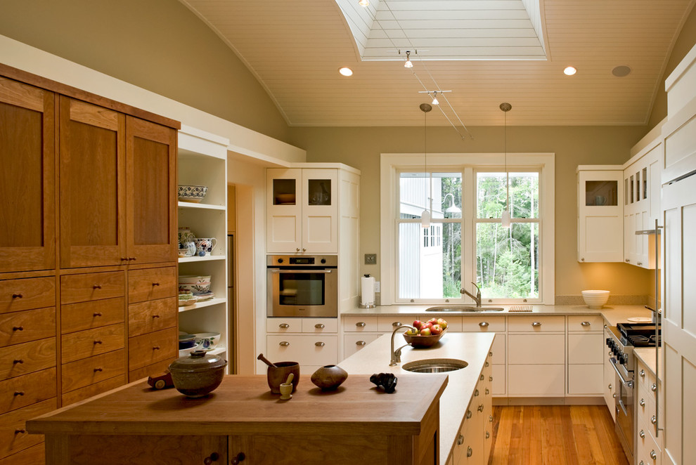 Inspiration for a country u-shaped eat-in kitchen in Portland Maine with stainless steel appliances, an undermount sink, shaker cabinets, white cabinets and quartz benchtops.