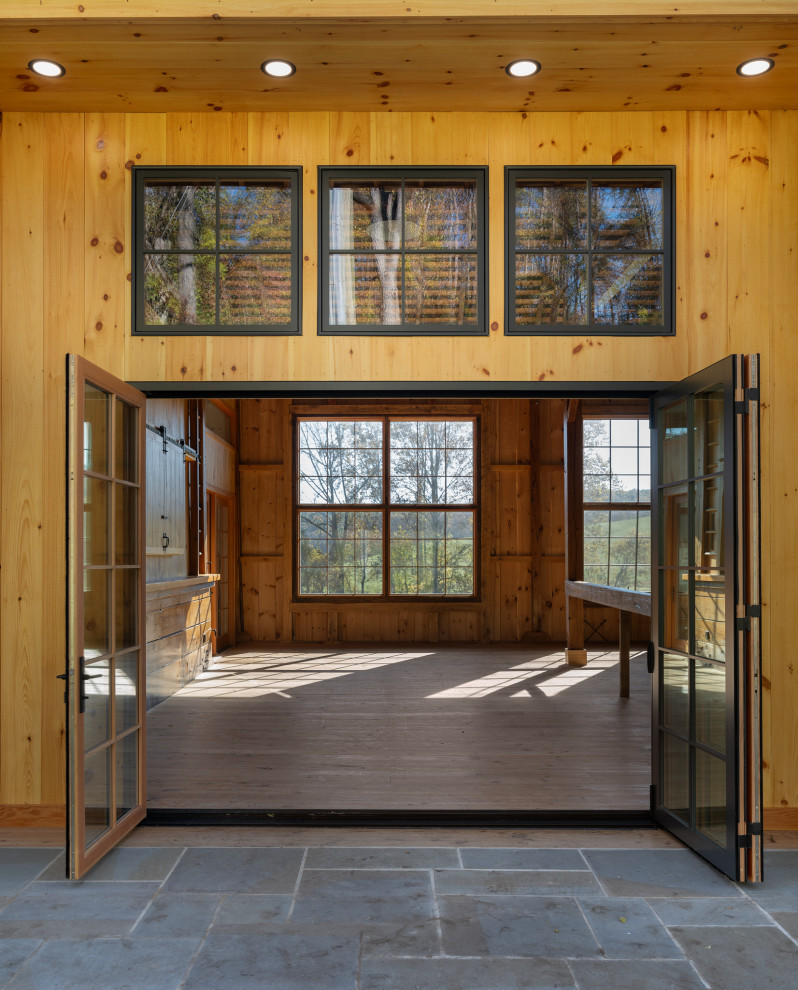 Example of a farmhouse home design design in Baltimore