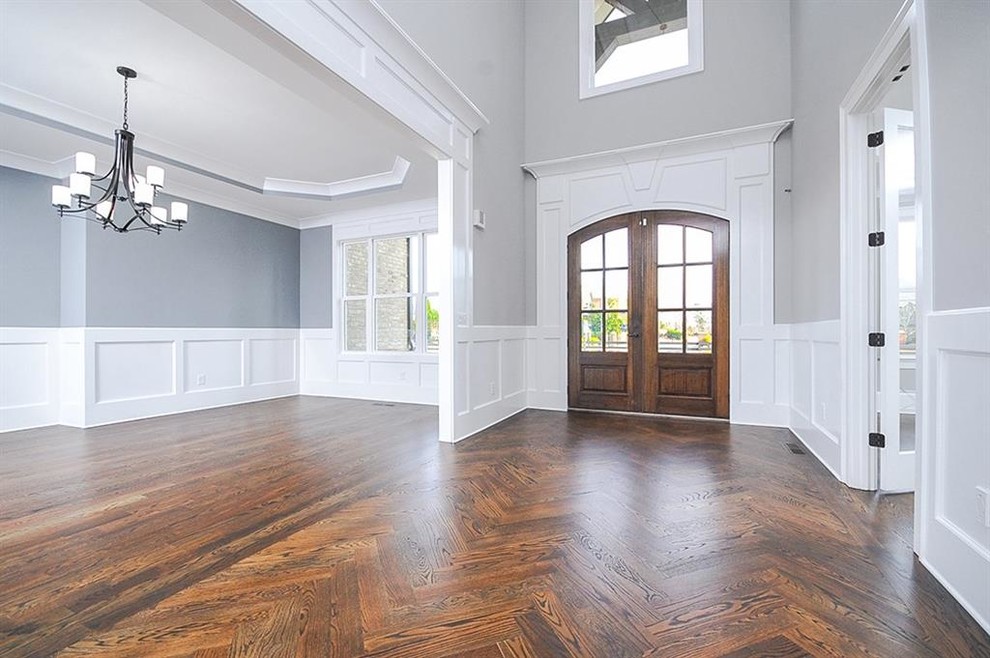Example of a transitional home design design in Atlanta
