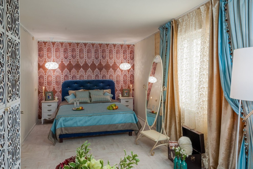 This is an example of a traditional bedroom in Moscow with cork floors.