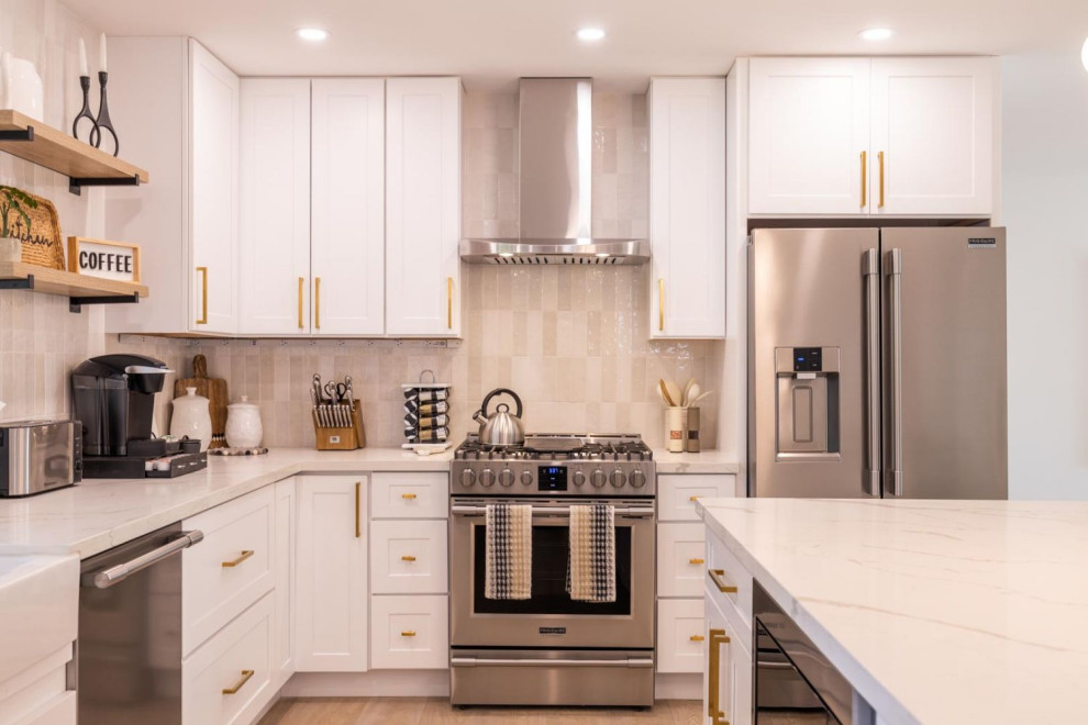 Inspiration for a transitional kitchen remodel in Phoenix