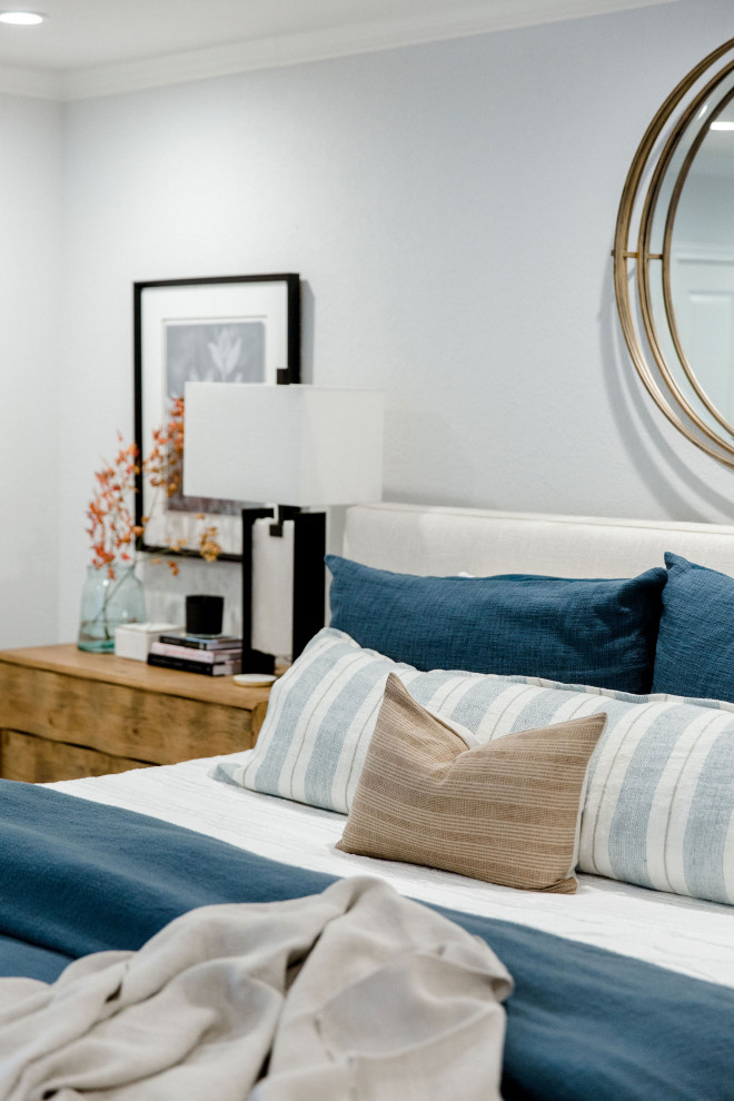 Home design - transitional home design idea in Dallas