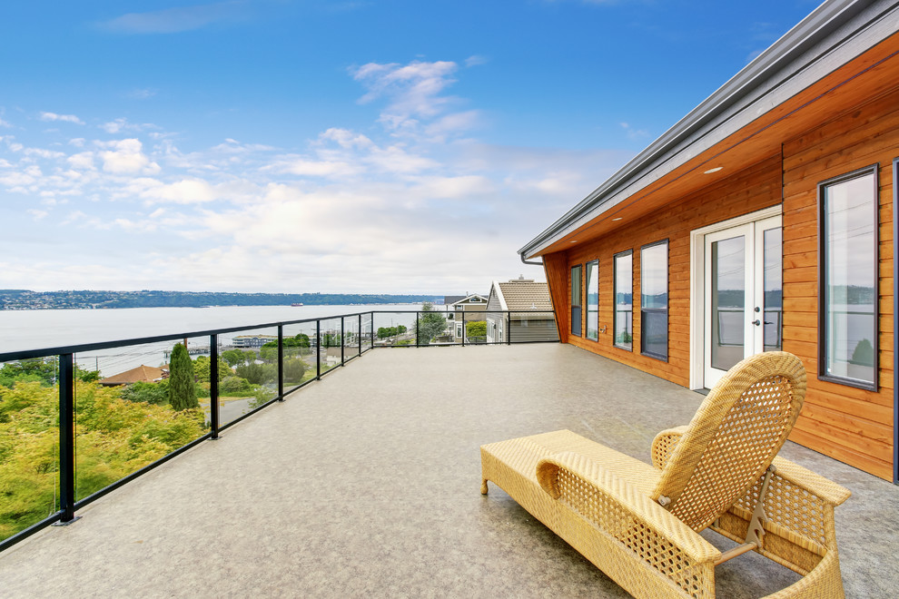 Example of a minimalist deck design in Seattle