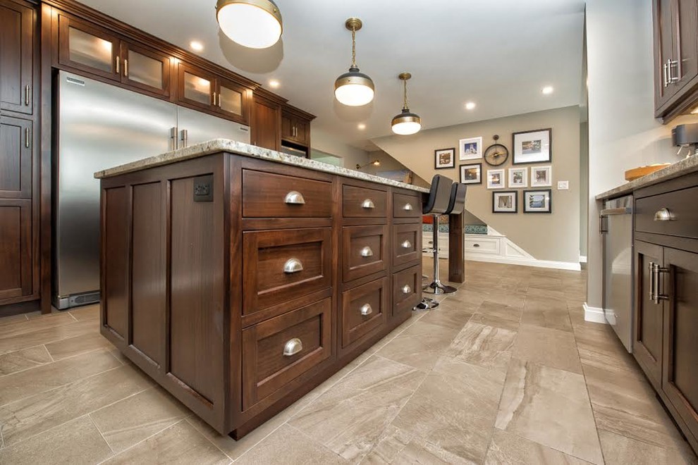 Transitional kitchen photo in Toronto
