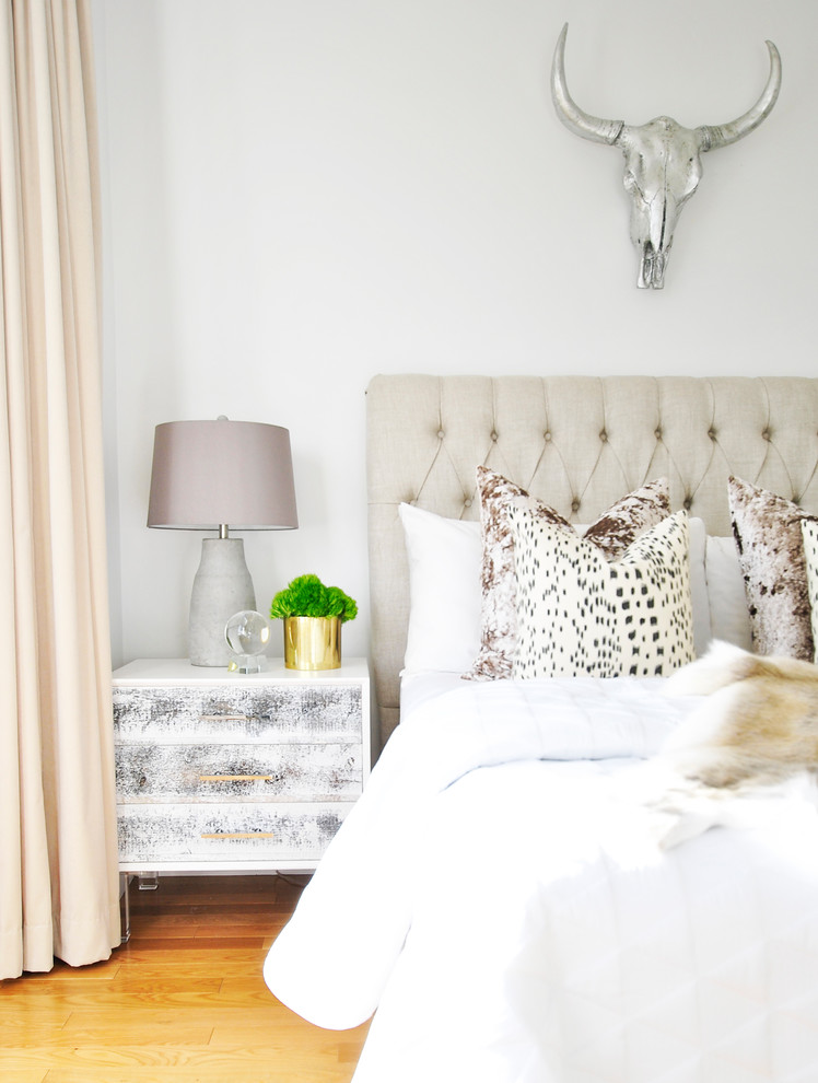 Bedroom - mid-sized contemporary bedroom idea in San Francisco with white walls